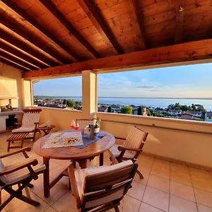 https://apartment-perla-del-garda.hotelinveneto.com
