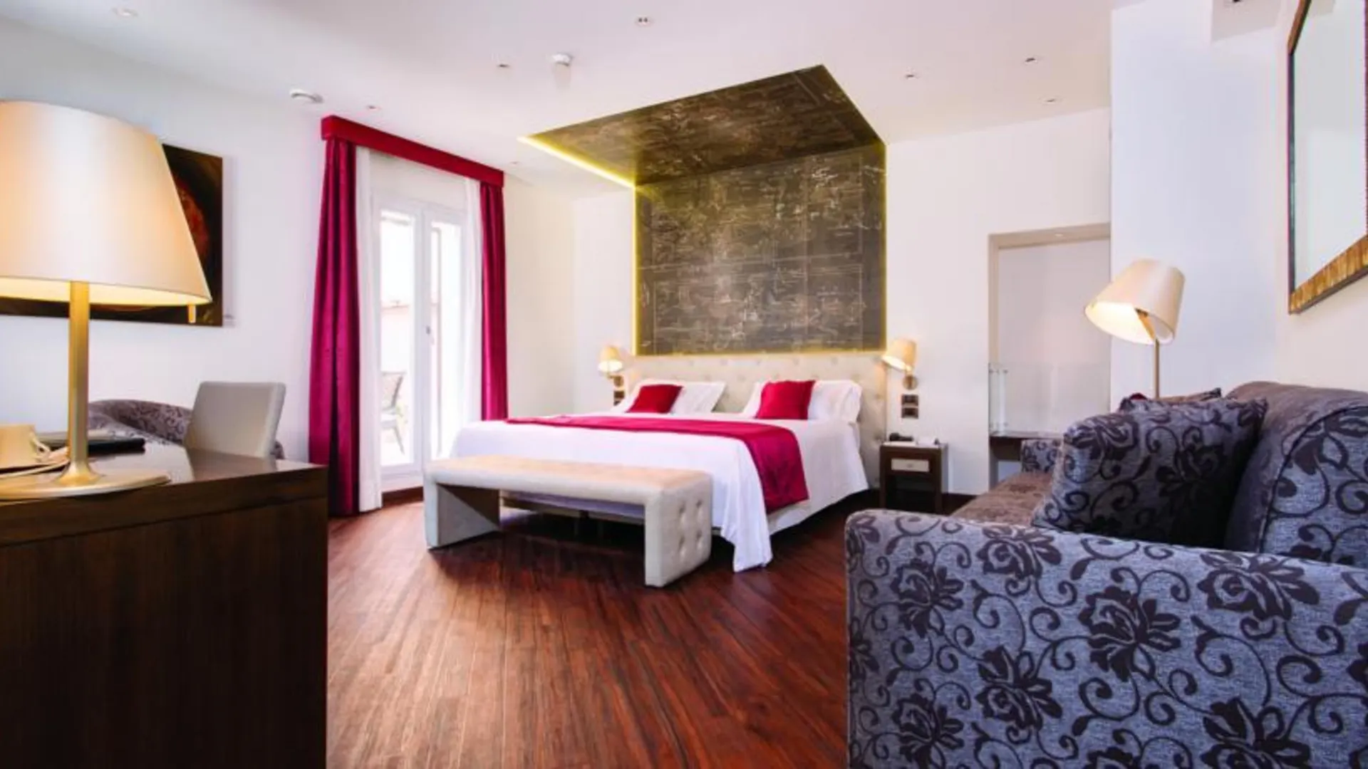 רומא Hotel Nazionale 4*,